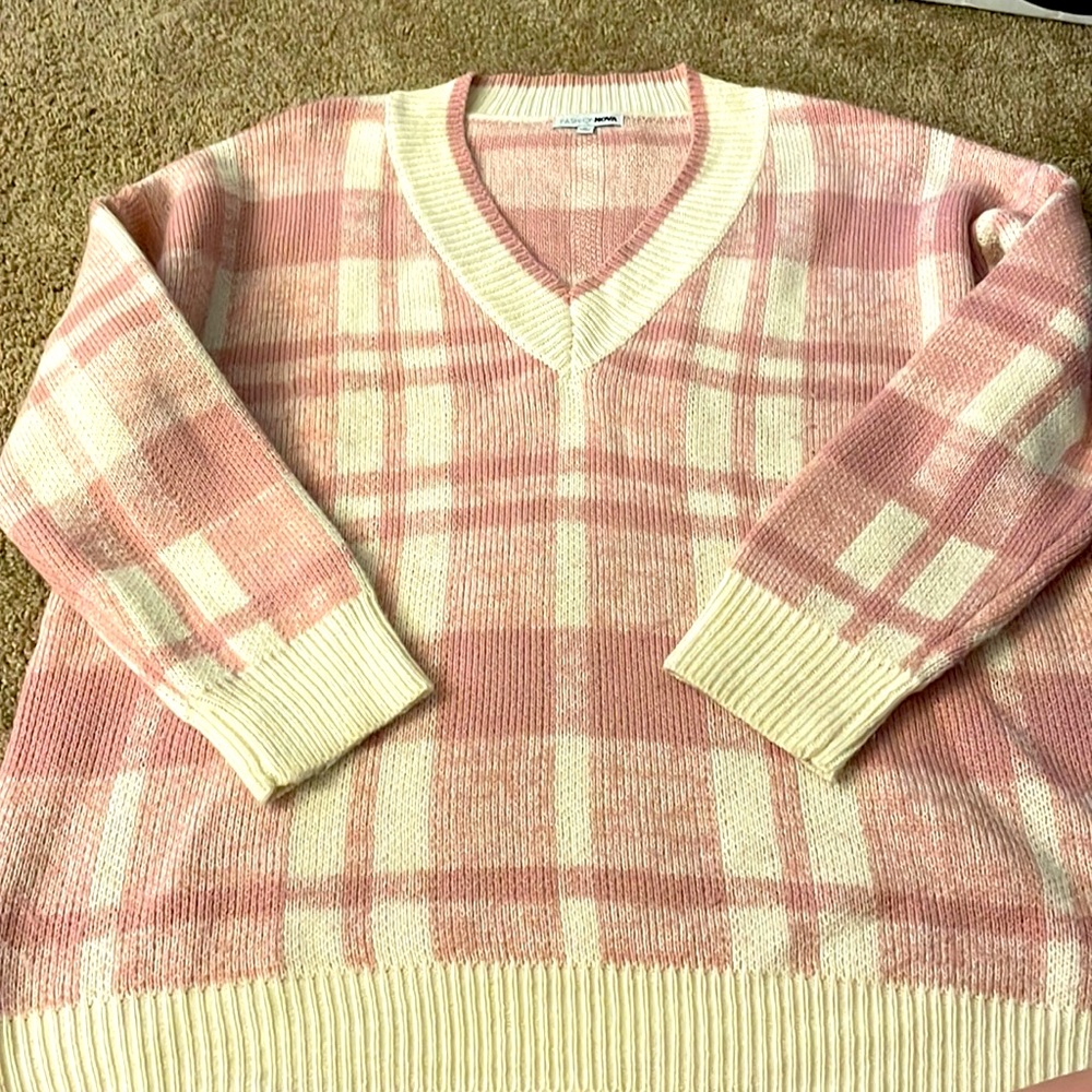 Slightly used pink sweater from fashion nova